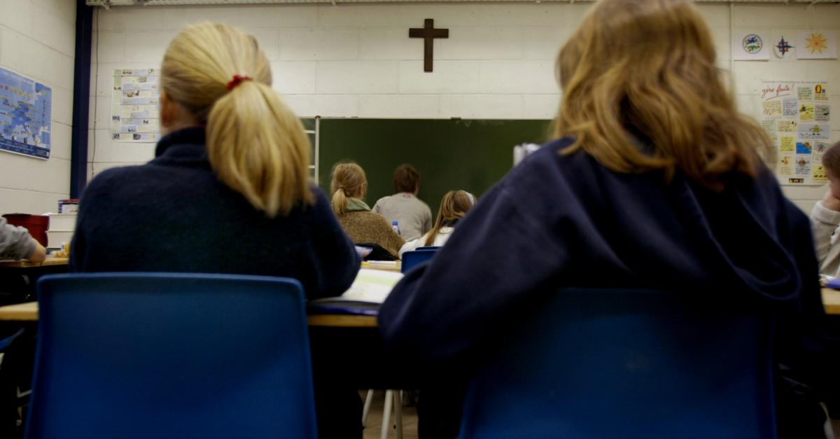 Ecoles hors-contrat et éducation, un danger pour la laïcité ? - Radio  Jeunes Actu