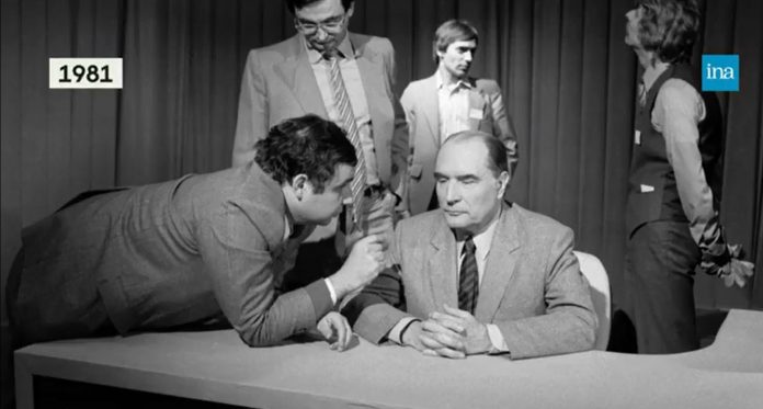 Serge Moati et François Mitterand lors du débat pour la présidentielle de 1981